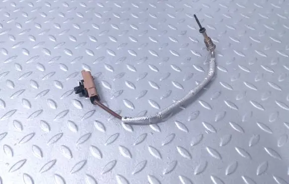 Land Rover Defender Exhaust gas temperature sensor LK6212B591BC LR125271