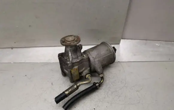 Mercedes-Benz C W202 Power steering pump 2104661201