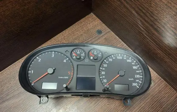 Audi A3 S3 8L Speedometer (instrument cluster) 8L0920900B P.ST