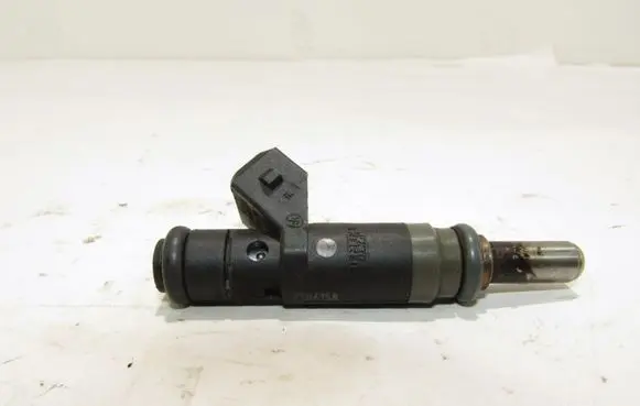 BMW 1 E81 E87 Fuel injector 7506158