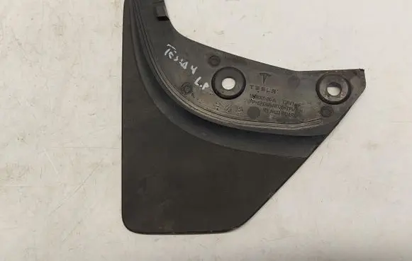 Tesla Model Y Front mudguard 1628005-00-A-JLK01