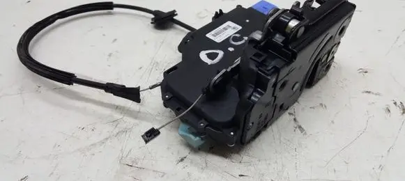 Volkswagen Golf V Rear door lock 7L0839016D
