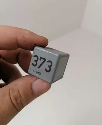 Volkswagen PASSAT B5.5 Other relay 8D0951253A