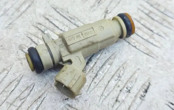 Hyundai i20 (PB PBT) Fuel injector 3531004000
