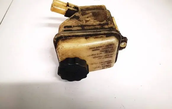 Hyundai Lantra I Brake fluid reservoir 
