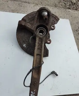 Front wheel hub