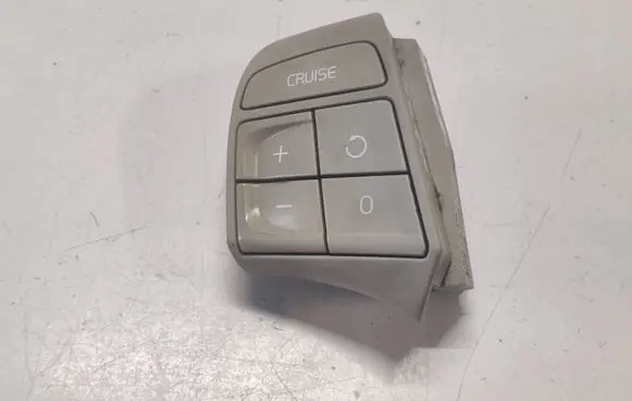 Volvo XC70 Steering wheel buttons/switches 30768059