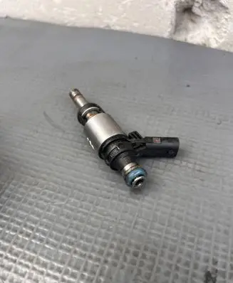 Audi A4 S4 B8 8K Fuel injector 06H906036G