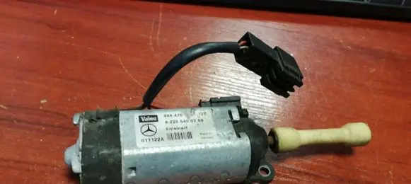 Mercedes-Benz C W203 Steering column adjust motor A2205400288