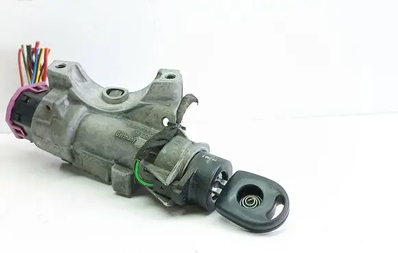 Volkswagen PASSAT B5 Ignition lock 4B0905851