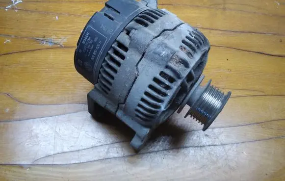 Volkswagen PASSAT B5 Generator/alternator 028903025H 0123310001
