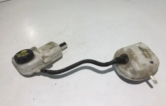 Brake fluid reservoir