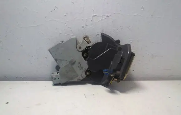 Subaru Impreza II Rear door lock