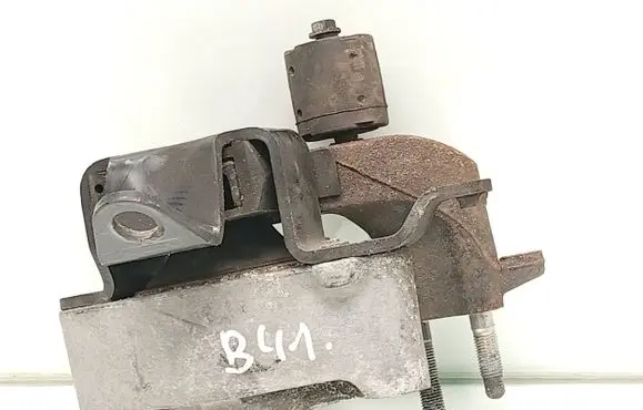 Toyota Prius (XW20) Engine mount bracket