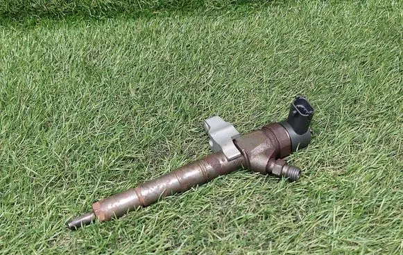 Opel Zafira C Fuel injector 55577668 0445110423