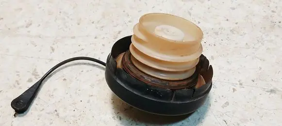 Toyota Yaris Fuel tank filler cap 