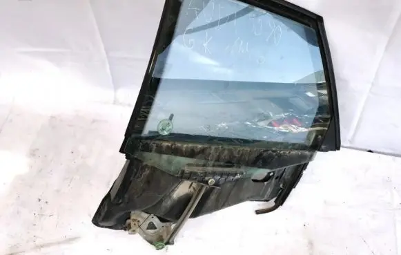 Audi 80 90 B3 Rear door window/glass frame 