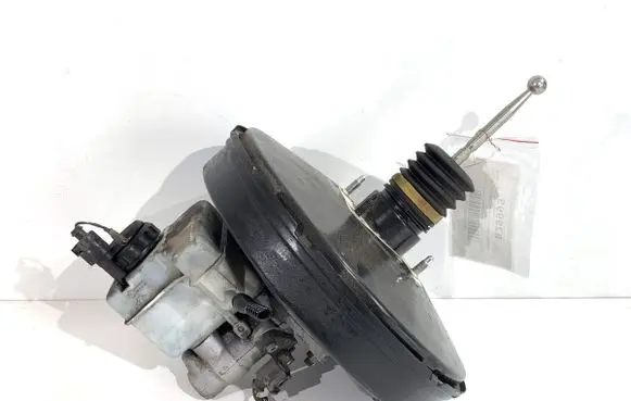 Volkswagen PASSAT B7 Brake booster 3C1614105AP