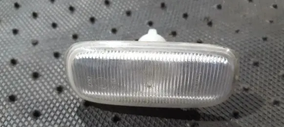 Front fender indicator light