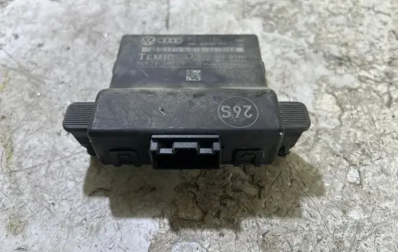 Volkswagen Golf V Gateway control module 1K0907530C 1K0907951