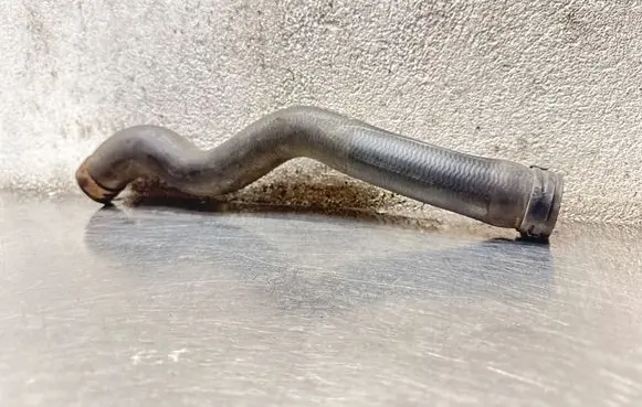 Opel Astra J Coolant pipe/hose 