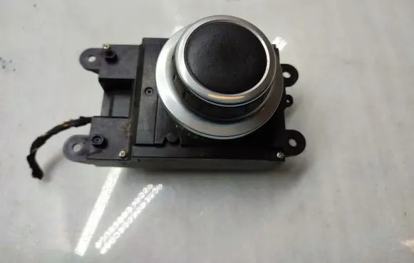 Head unit multimedia control