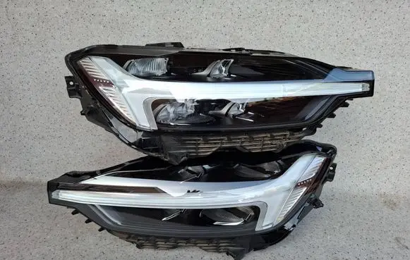 Volvo XC60 Headlights/headlamps set 32342515 32342514 400000046282117