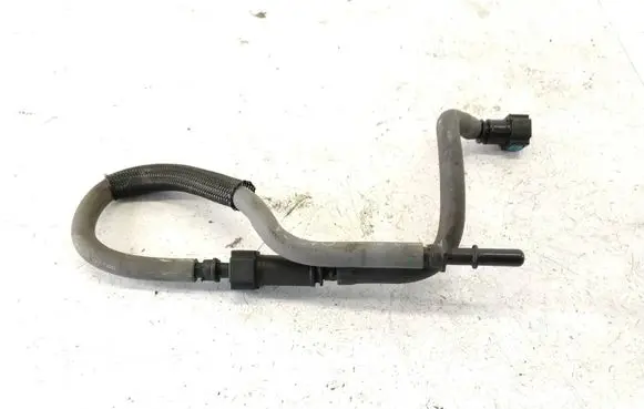 Volvo V60 Fuel line pipe 