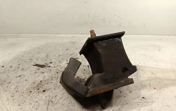 Nissan Navara D40 Engine mount bracket 11220EB300