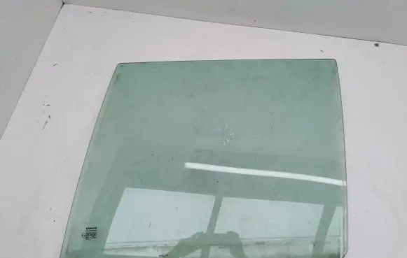 Volvo XC90 Rear door window glass