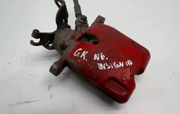 Opel Insignia A Rear brake caliper