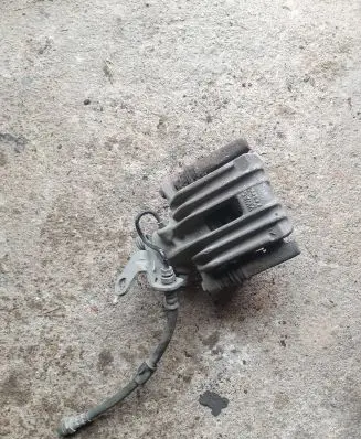 Volkswagen Jetta VI Rear brake cylinder 