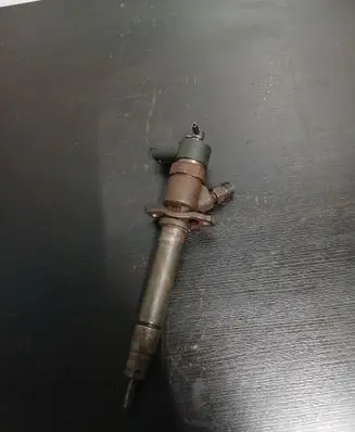 Volvo XC90 Fuel injector 8658352