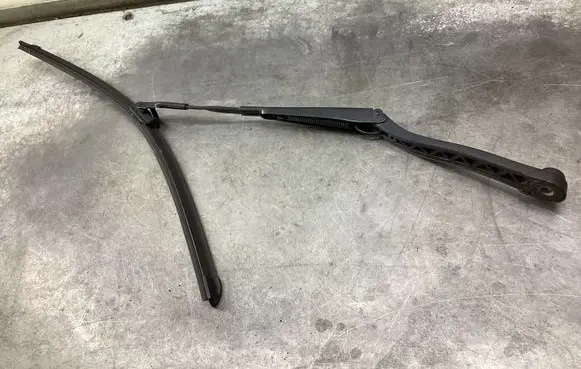 Mercedes-Benz CLS C218 X218 Front wiper blade arm A2188200044
