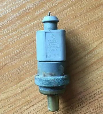 Audi A4 S4 B6 8E 8H Coolant temperature sensor 1K0973702