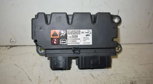 Opel Zafira C Airbag control unit/module 13589689