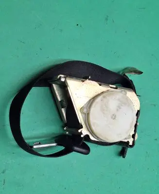 BMW X3 E83 Rear seatbelt 33035173