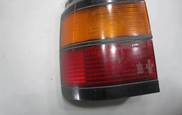 Volkswagen PASSAT B3 Rear/tail lights 333945111