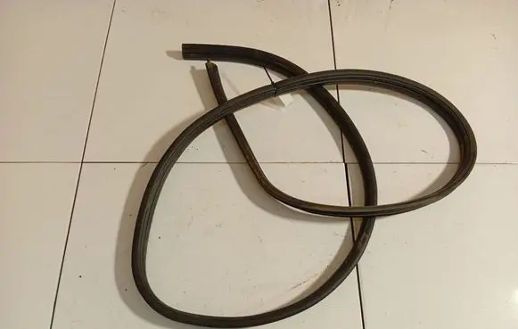 Dacia Logan I Rubber seal front coupe door 