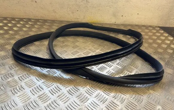 Mercedes-Benz E W213 Rubber seal rear door 