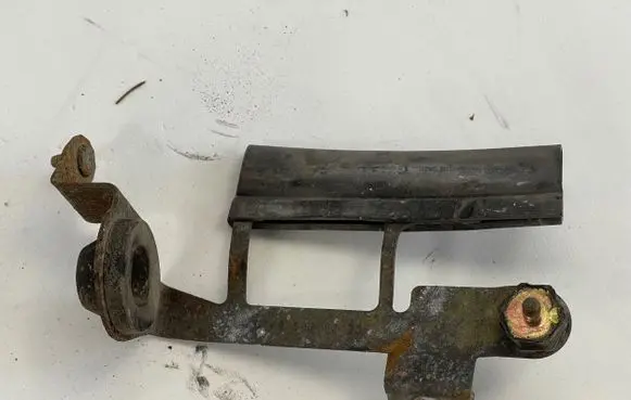 Mercedes-Benz SLK R170 Radiator mount bracket 1705010220