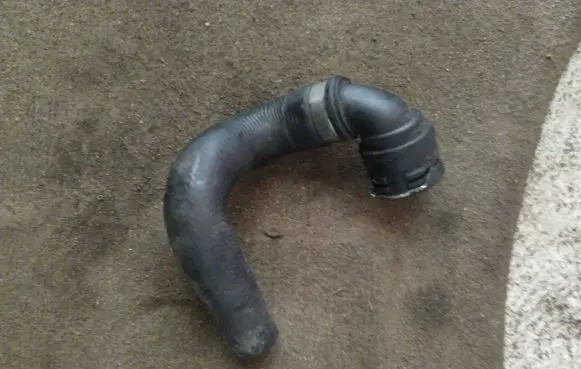 BMW 5 E60 E61 Engine coolant pipe/hose 7503386
