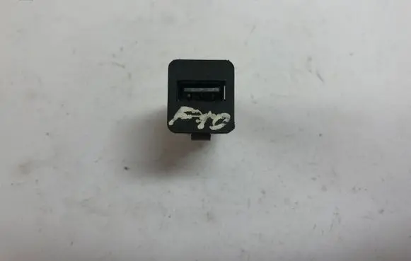 BMW 5 F10 F11 USB socket connector 9167196 916719601 6131916719601