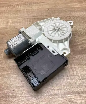 Volkswagen Tiguan Front door window regulator motor 3C0959793C 1K5837401