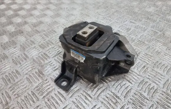 Engine mount bracket