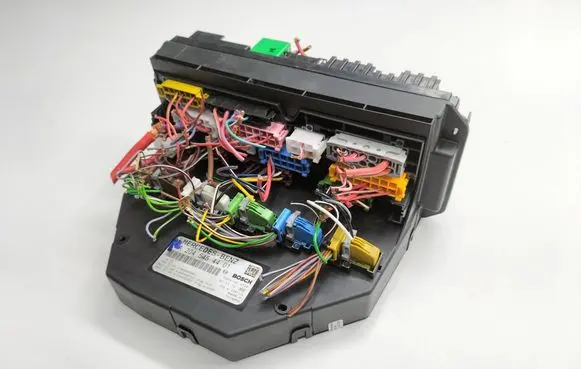 Mercedes-Benz C W204 Fuse module A2045454401