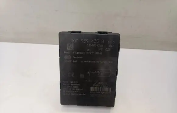 Audi TT TTS RS Mk3 8S Keyless (KESSY) go control unit/module 3Q0959435B