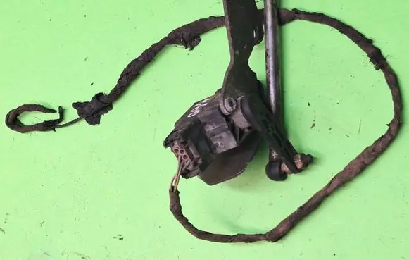 BMW 5 E60 E61 Headlight/headlamp level sensor 6778809