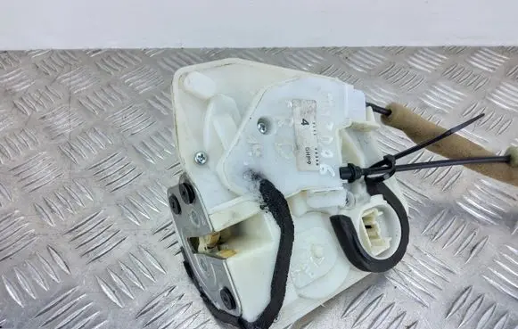 Mazda 6 Front door lock H76H78R1