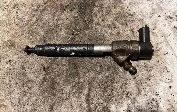 KIA Ceed Fuel injector 338002A400 0445110256